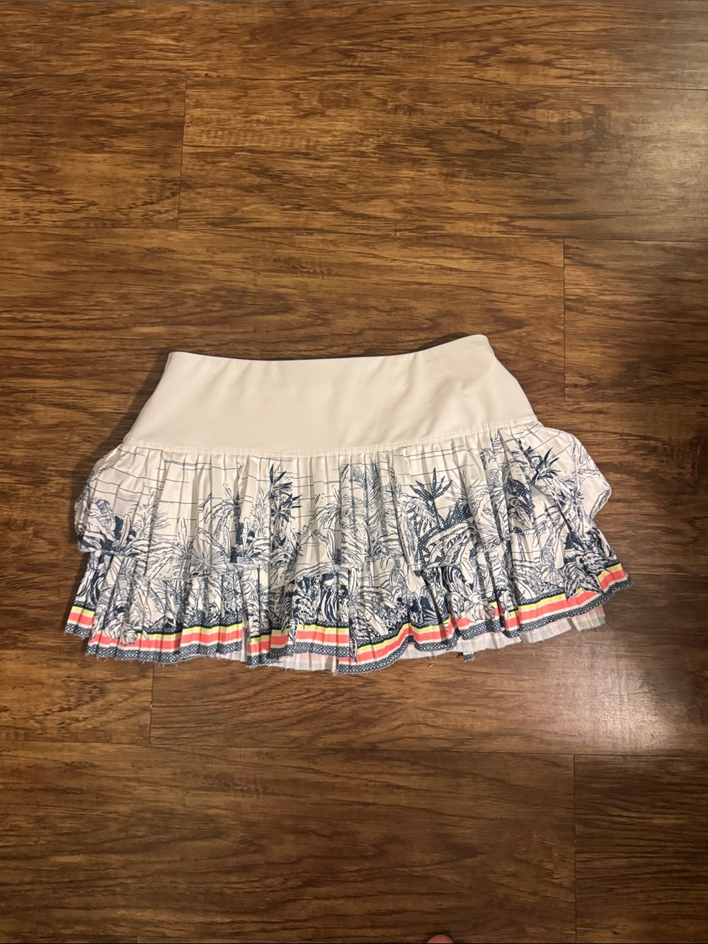 Lucky in love skirt size small